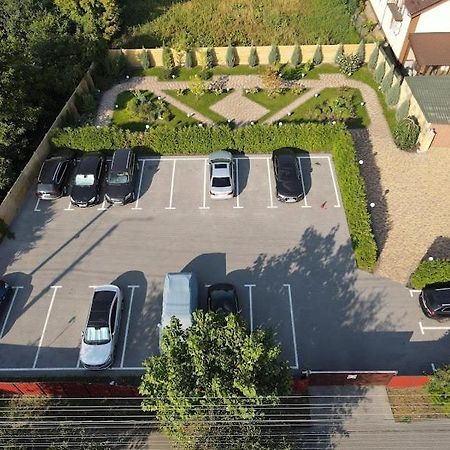 Golden Lion Hotel Boryspilʼ Exterior foto